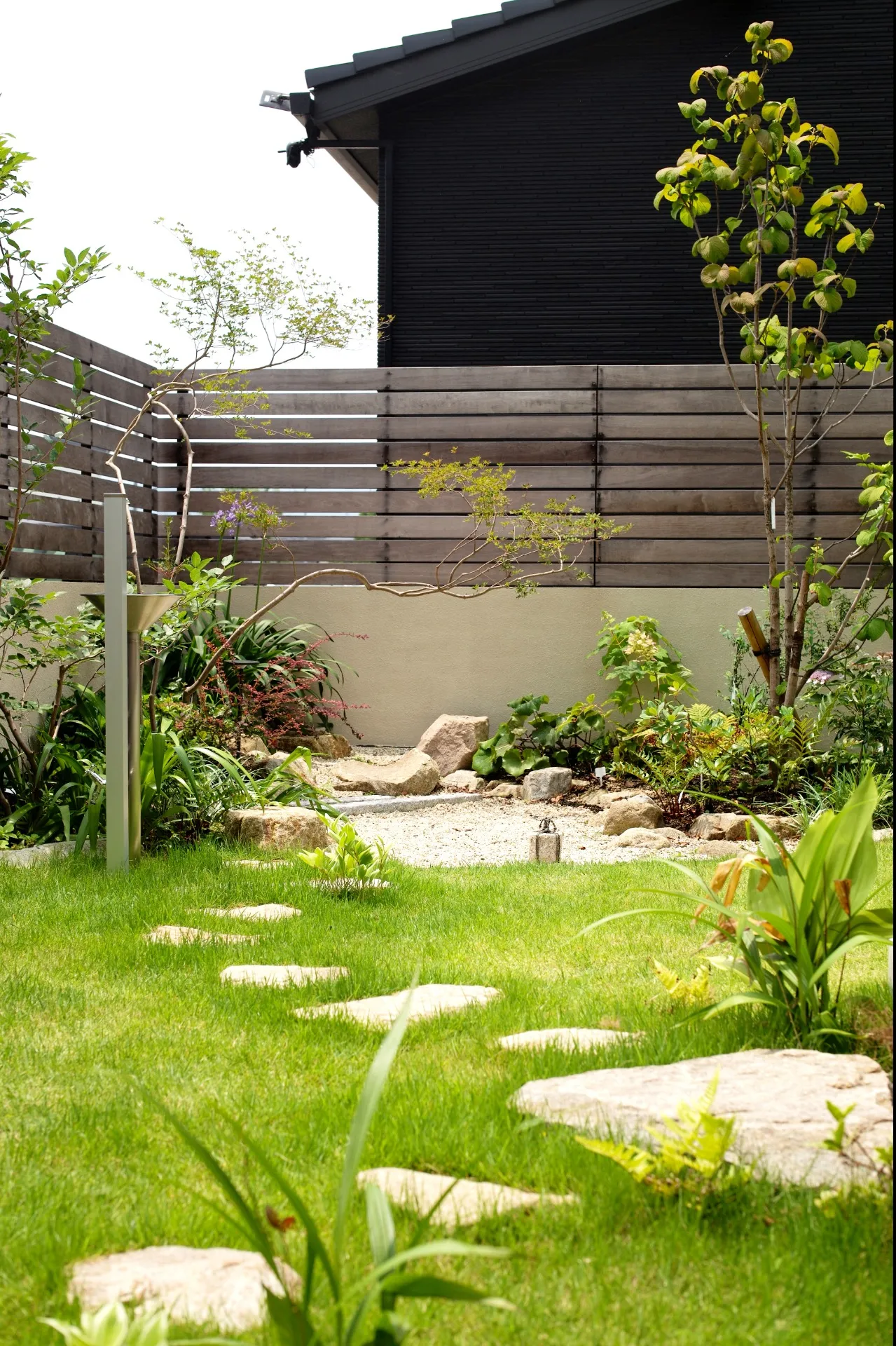 vol.15 東近江市｜芝生のプライベートガーデン | WARMS