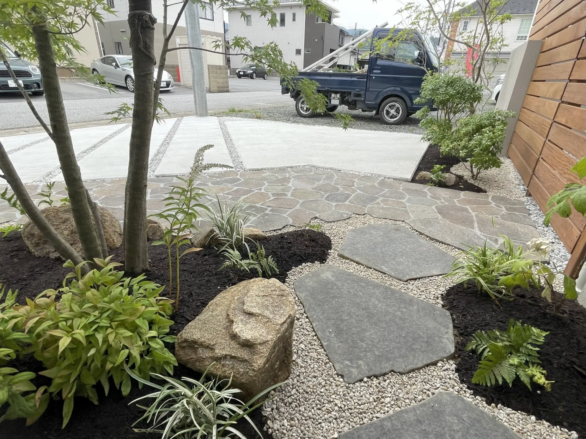 vol.17米原市｜和モダンでシンプルなグレートーンの新築デザイン外構｜MADURO STYLE × まごごろ住宅